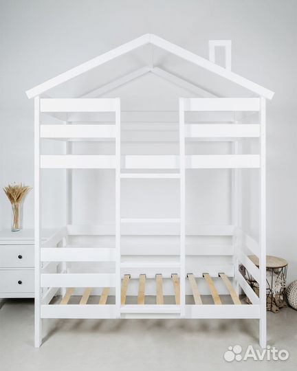 Двухъярусная кровать из массива