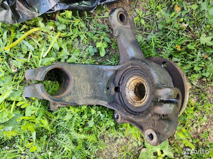 Кулак со ступицей передний правый peugeot, Citroen