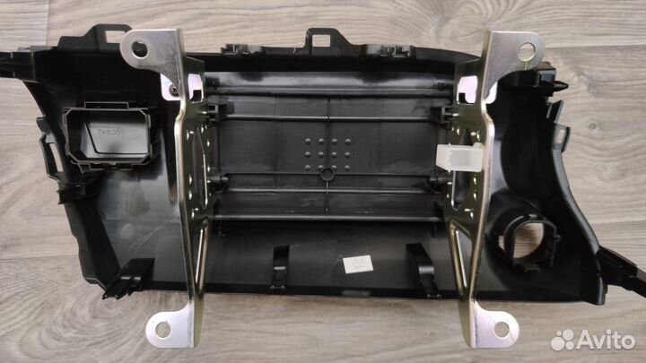 Накладка торпедо Toyota Hilux