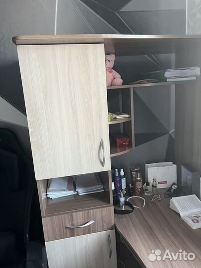 Стол письменный с шкафом
