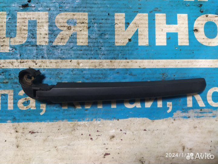 Поводок стеклоочистителя зад. VW Touareg 7P 10-18