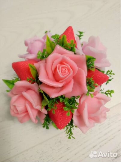 Букет из роз и клубники, мыло