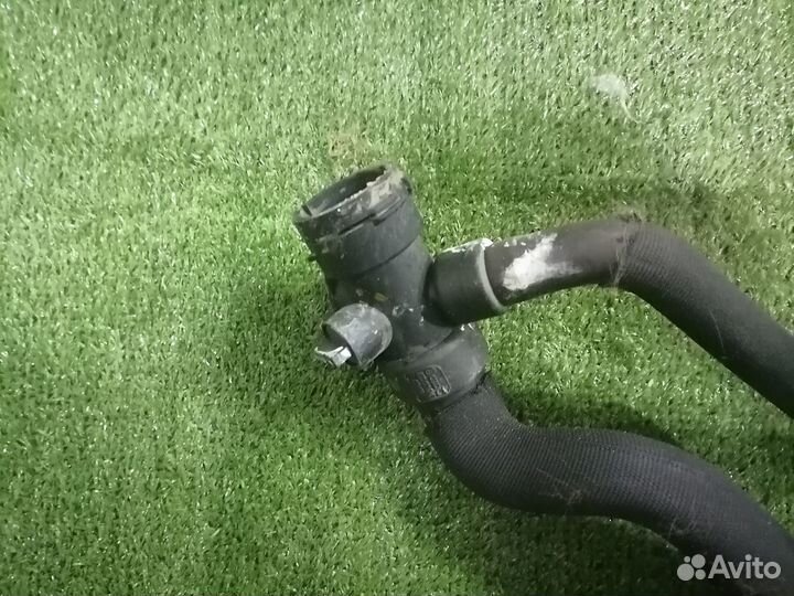 Патрубок охлаждения (радиатора) 8E0121049 Audi A4