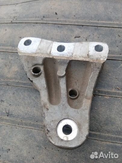 Кронштейн двигателя Volkswagen Polo V CFN 2012