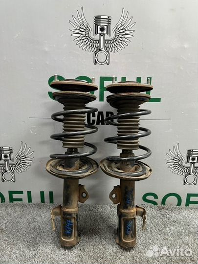 Стойка амортизатора передняя Toyota Auris 2008