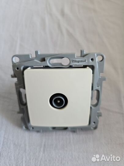 TV - Розетка Legrand Etika слоновая кость/белый