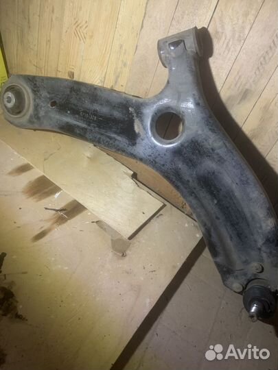 Рычаг передней подвески лада веста
