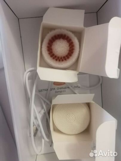 Электрическая щетка для очищения лица и тела