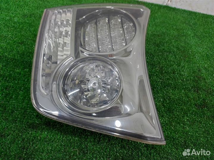 Фонарь задний внутренний левый Lexus RX400H 2007