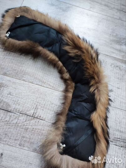 Воротник и помпоны из мех енота