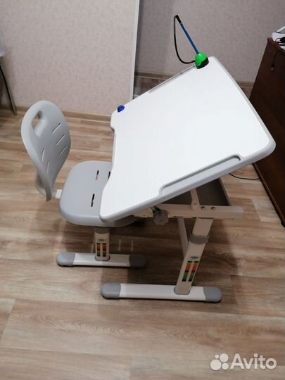 Растущая парта и стул