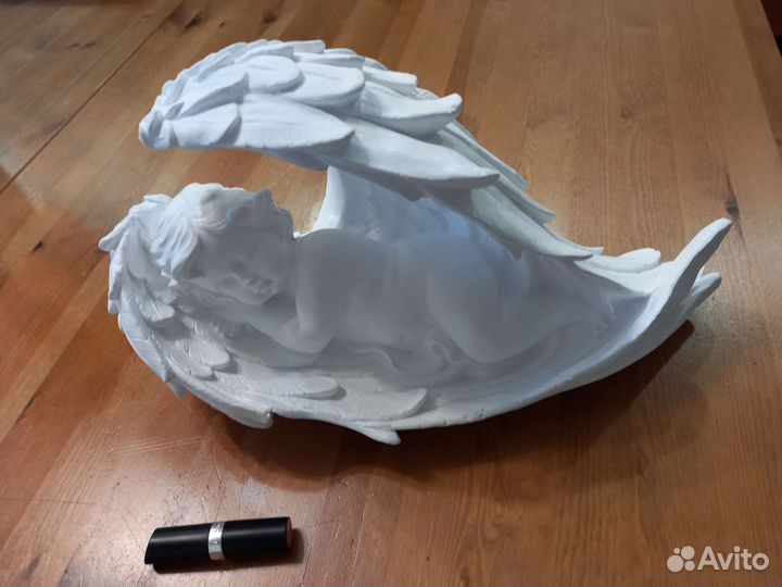 Ангелочек в крыльях