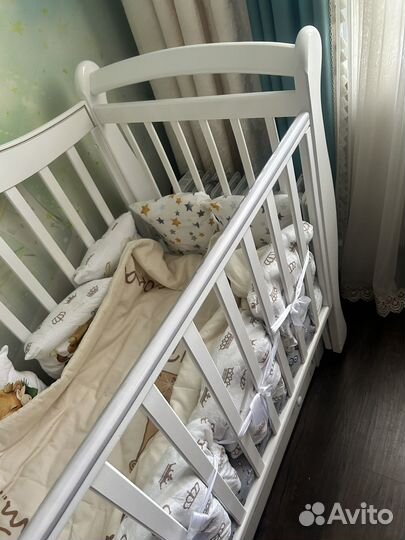 Детская кровать с маятником и ящиком