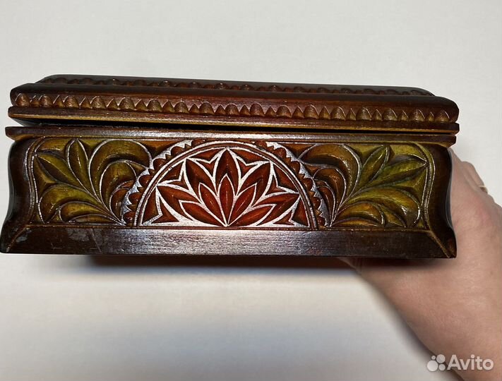 Шкатулка резная деревянная