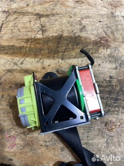 Ремень безопасности левый Mercedes-Benz C-Class