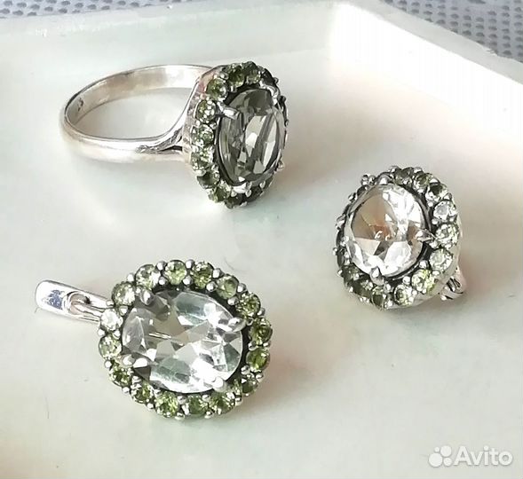 Серьги, кольцо 19 празиолит, хризолит серебро С154