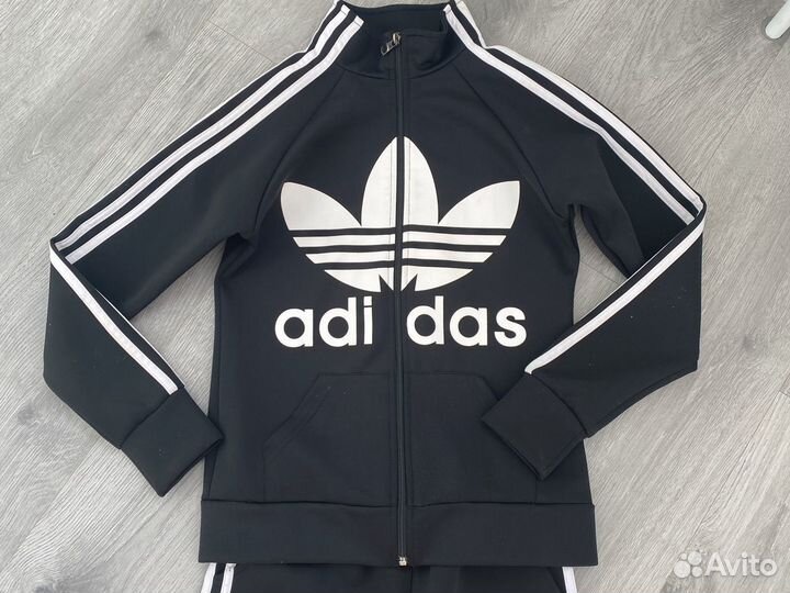 Костюм спортивный