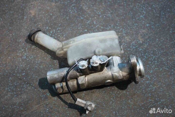 Главный тормозной цилиндр Toyota Estima Emina (Той
