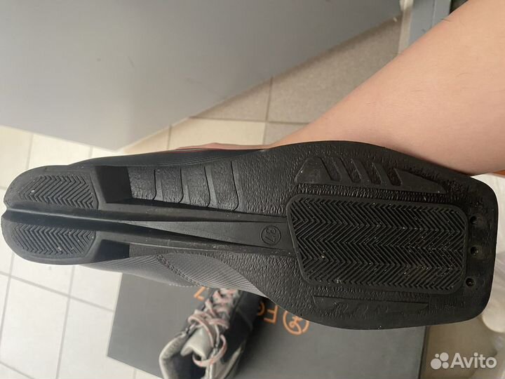 Лыжные ботинки