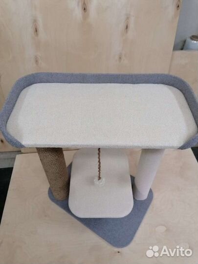 Когтеточка с лежанками для кошек