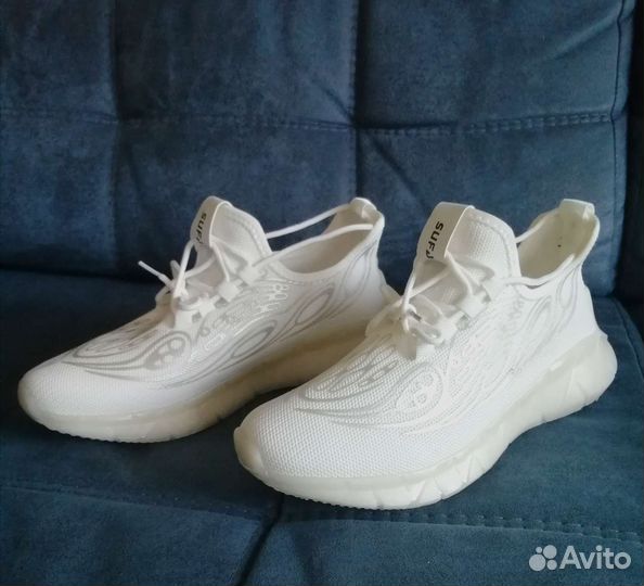 Кроссовки новые