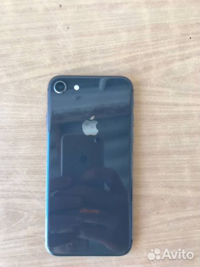 Телефон iPhone 8