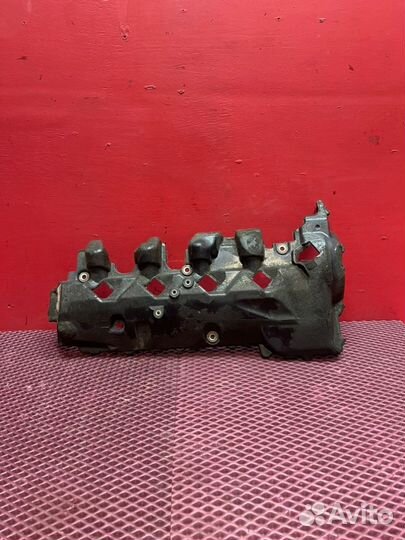 Накладка клапанной крышки правая Toyota Land