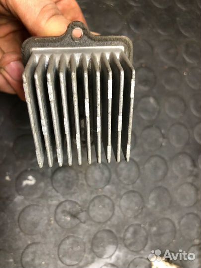 Резистор отопителя Mitsubishi