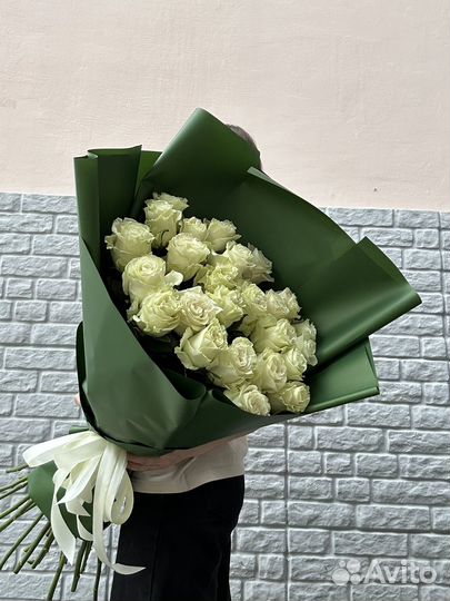 25 белых эквадорских роз