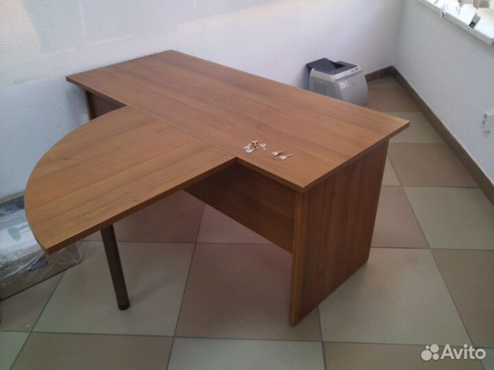 Офисная мебель столы, тумбы