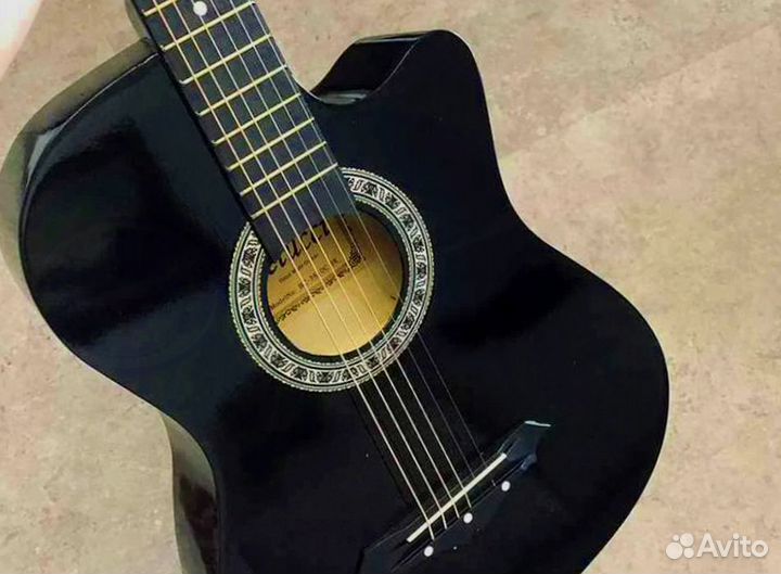 Гитара черная