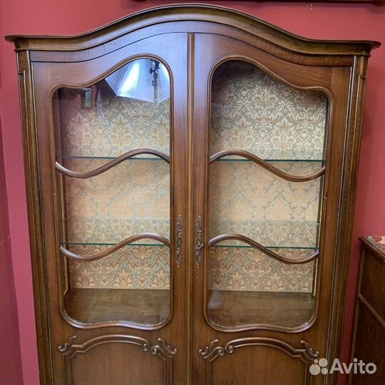 Витрина массив дерева