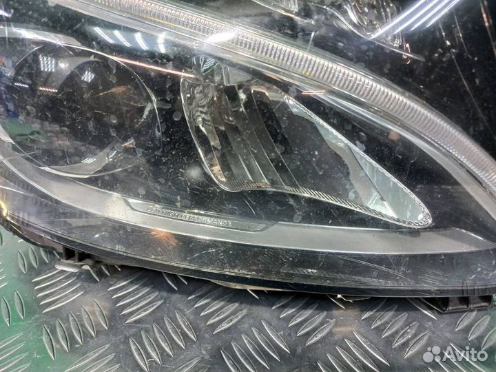 Фара правая Mercedes C-Class W205 2014-2018