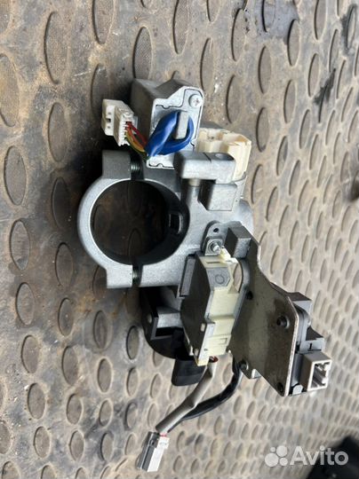 Замок зажикания Nissan Tiida c11 бесключевой