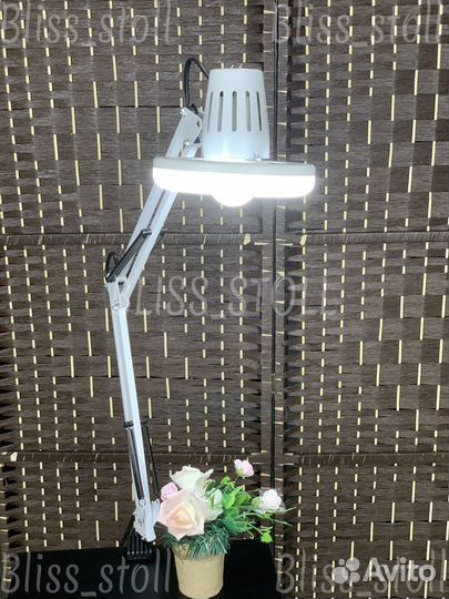 Светильник бестеневой на струбцине