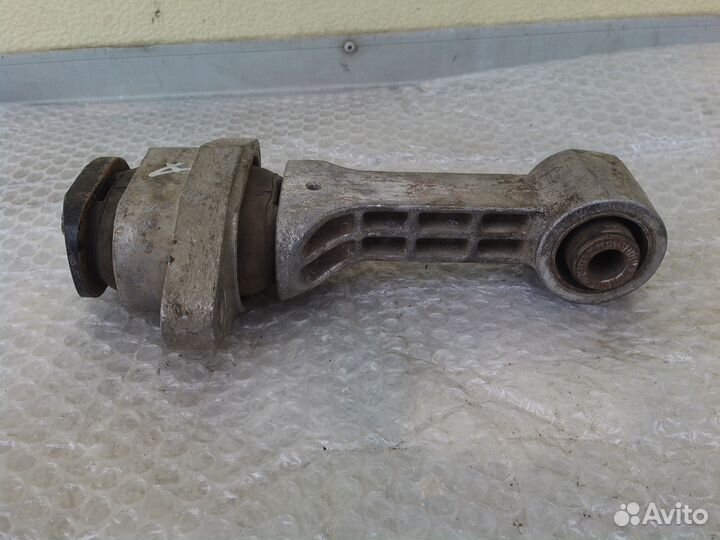 Хундай Солярис - нижняя опора двигателя