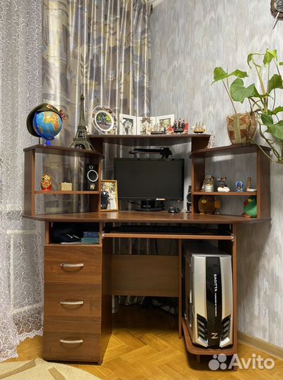 Компьютер и стол