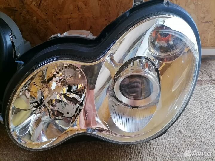 Фара левая Mercedes-Benz C W203 новые ксенон