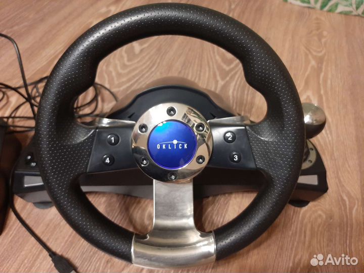 Игровой руль с педалями