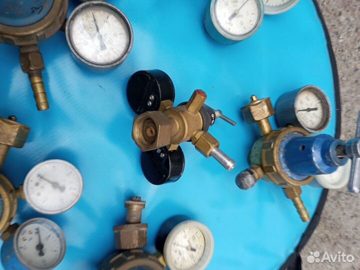 Редуктора дкп-1-65, бко-50-4, манометры, запчасти