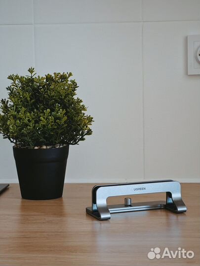 Вертикальная подставка для ноутбука Ugreen