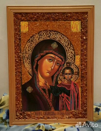 Иконы, украшенные янтарем