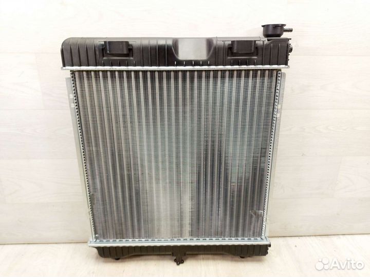 Радиатор охлаждения Mercedes T1. 2,4-3,0 D