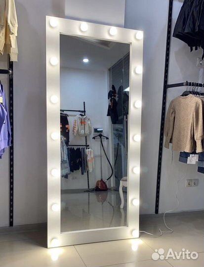 Зеркало с подсветкой новое