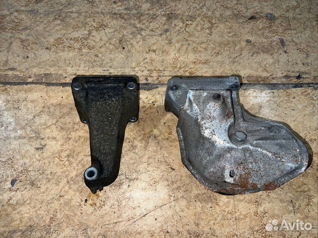 Кронштейн опоры двигателя m104 om606 Mercedes w210