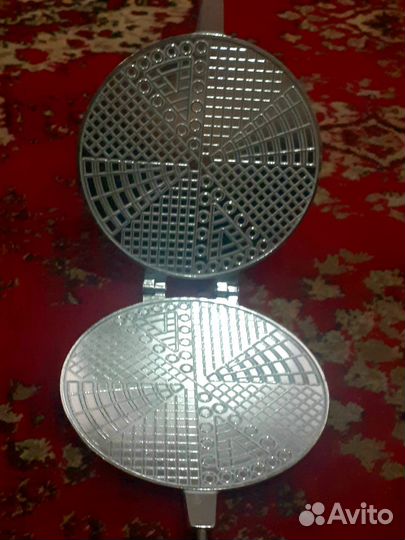 Вафельница новая