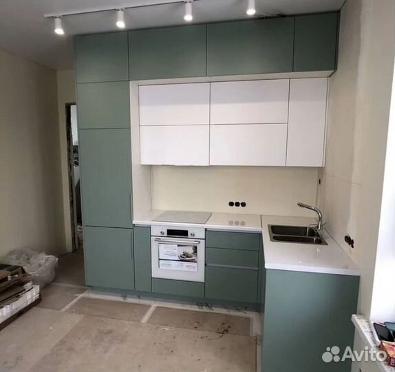 Кухня до потолка в современном стиле Т01015