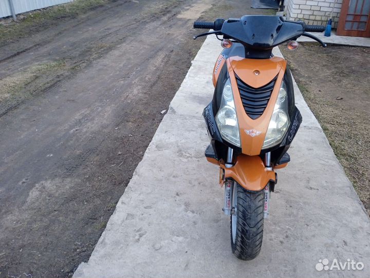 Продается скутер 4такта 50 кубов