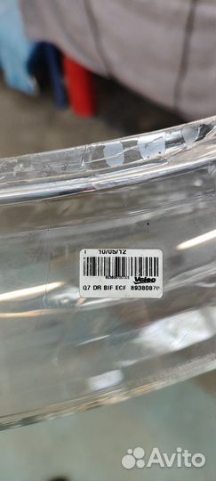 Стекло правой фары Audi Q7