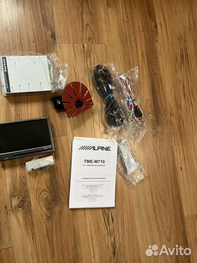 Монитор Alpine TME-M710
